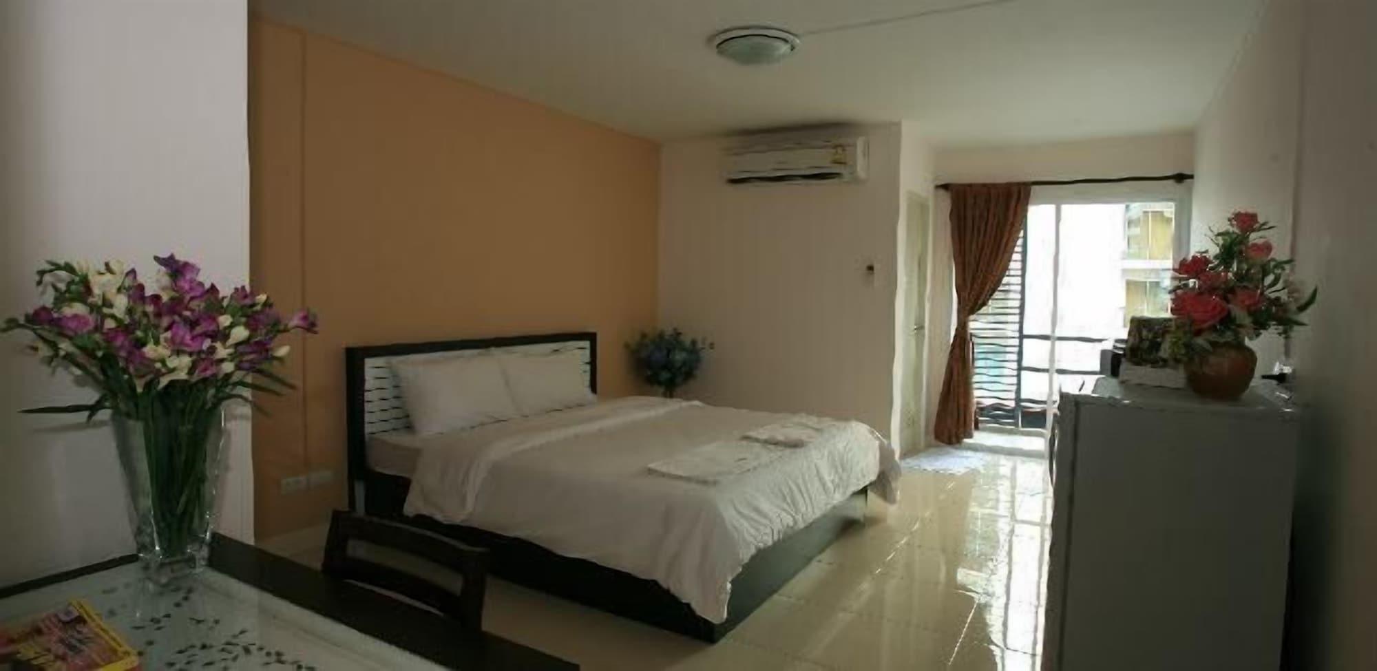 Similan Mansion Hotel Bang Saen Ngoại thất bức ảnh