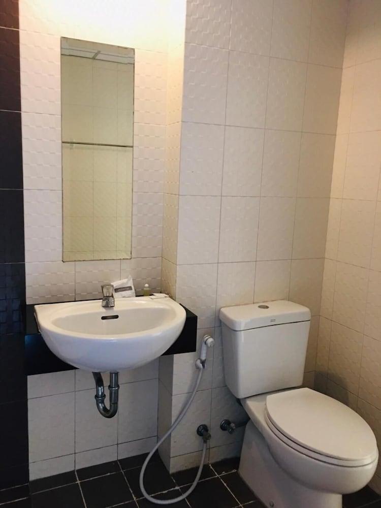 Similan Mansion Hotel Bang Saen Ngoại thất bức ảnh