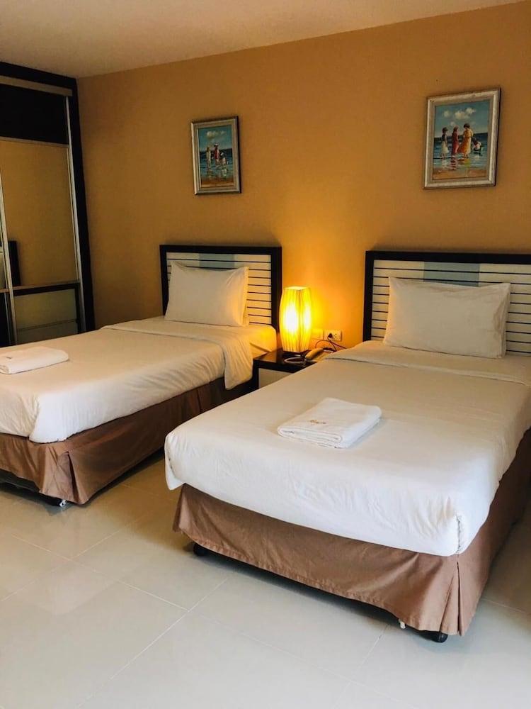 Similan Mansion Hotel Bang Saen Ngoại thất bức ảnh