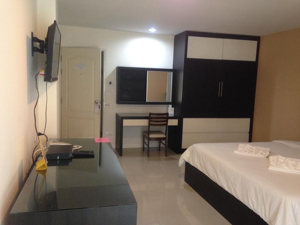 Similan Mansion Hotel Bang Saen Phòng bức ảnh